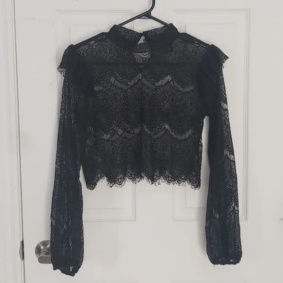 Lace black top - Picture 2 of 4